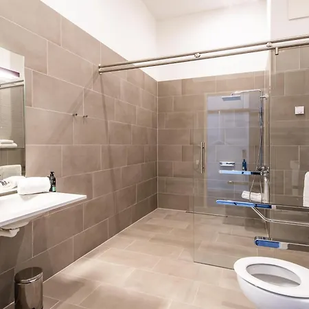 Premier Centre 3*